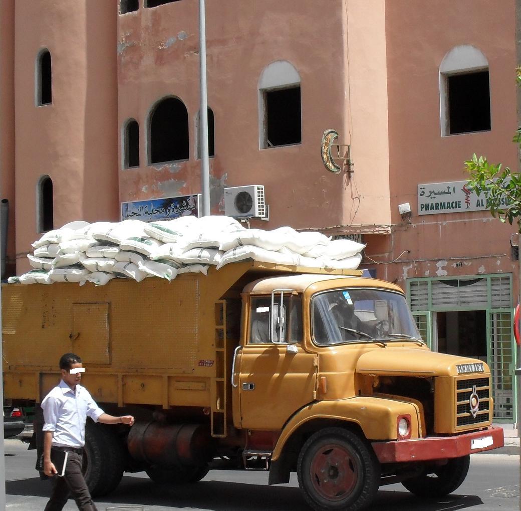 امن تيزنيت يحبط عملية تهريب اطنان من الدقيق المدعم امن تيزنيت يحبط عملية تهريب اطنان من الدقيق المدعم