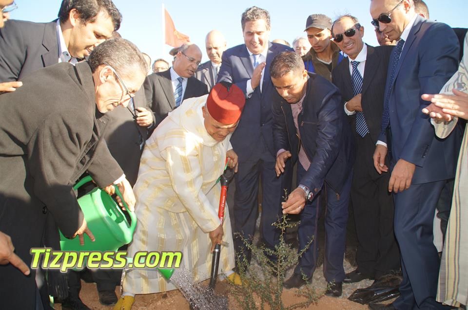 بالصور: أخنوش و عامل إقليم تيزنيت يعطيان انطلاقة غرس 600 هكتار من شجر الأركان بإرسموكن بقيمة 7 مليار سنتيم بالصور: أخنوش و عامل إقليم تيزنيت يعطيان انطلاقة غرس 600 هكتار من شجر الأركان بإرسموكن بقيمة 7 مليار سنتيم