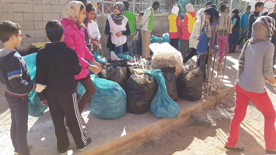 تيزنيت : حملة للنظافة بحي النخيل تيزنيت : حملة للنظافة بحي النخيل