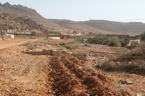 جمعويون يطالبون بفك العزلة عن دواوير بتيزنيت جمعويون يطالبون بفك العزلة عن دواوير بتيزنيت