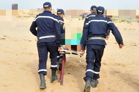 أكلو : شاطئ سيدي موسى يلفظ جثة غريق أكلو : شاطئ سيدي موسى يلفظ جثة غريق