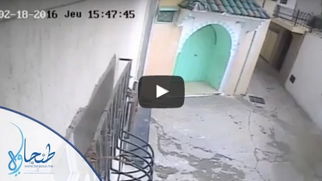 بالفيديو: شاهد شابات يمارسن الشعوذة أمام منزل بطنجة