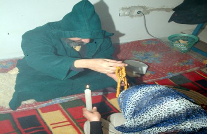 “مشعوذ” يوهم مريضة بمعالجتها من الصرع.. ليغتصبها