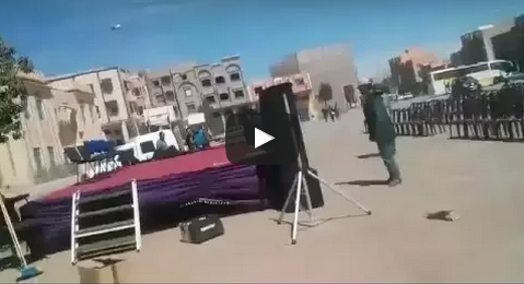 بالفيديو : قائد أيت اعميرة ينزع لافتات منصة العدالة والتنمية بالفيديو : قائد أيت اعميرة ينزع لافتات منصة العدالة والتنمية