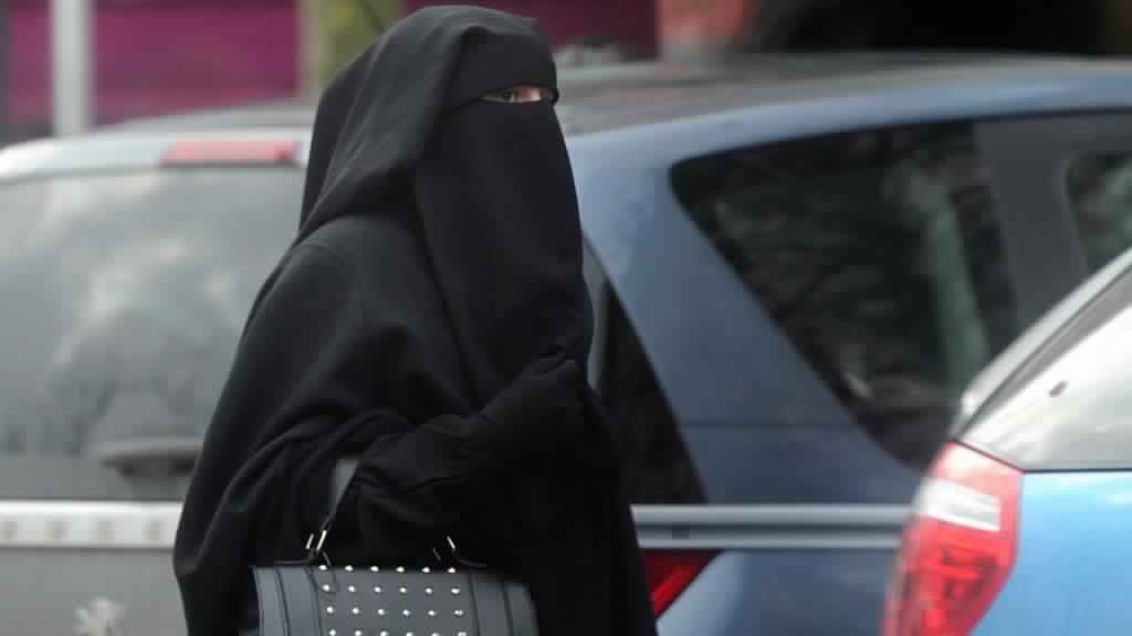 منقبة مسلحة تسطو على وكالة أموال