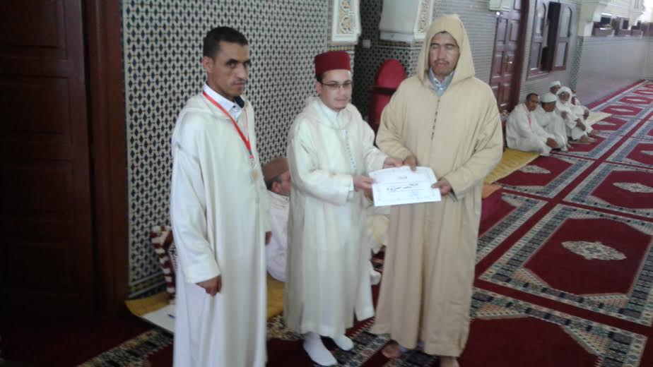تيزنيت:تكريم عدد من القيمين الدينيين العاجزين عن مواصلة مهامهم والمتزوجين هذه السنة تيزنيت:تكريم عدد من القيمين الدينيين العاجزين عن مواصلة مهامهم والمتزوجين هذه السنة