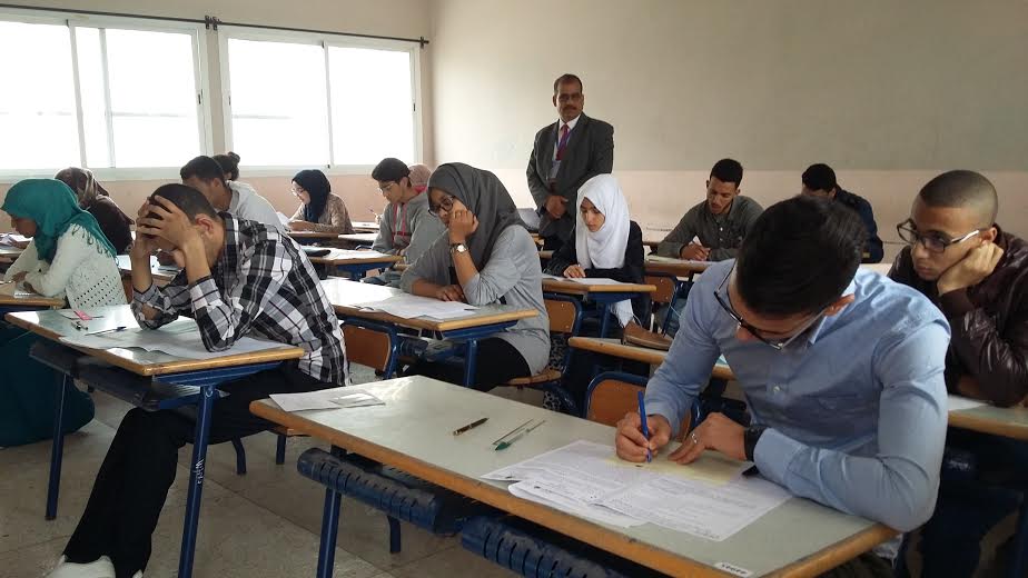 مدير الأكاديمية يتفقد سير أجواء الامتحان الوطني لنيل شهادة الباكالوريا بجهة سوس ماسة مدير الأكاديمية يتفقد سير أجواء الامتحان الوطني لنيل شهادة الباكالوريا بجهة سوس ماسة