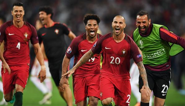 بالفيديو : ركلات الترجيح تقود البرتغال إلى المربع الذهبي لـ”يورو 2016″ بالفيديو : ركلات الترجيح تقود البرتغال إلى المربع الذهبي لـ”يورو 2016″