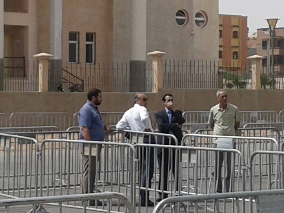 تيزنيت :بعد تخوفات شعب الفايسبوك ..عامل إقليم تيزنيت يتفقد فضاء ساحة القاعة المغطاة ” أنــــاروز ” التي ستحتضن اليوم سهرة ” عبد العزيز الستاتي “ تيزنيت :بعد تخوفات شعب الفايسبوك ..عامل إقليم تيزنيت يتفقد فضاء ساحة القاعة المغطاة ” أنــــاروز ” التي ستحتضن اليوم سهرة ” عبد العزيز الستاتي “
