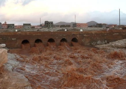 أمطار عاصفية قوية من اليوم الاثنين إلى غد الثلاثاء بسيدي إفني