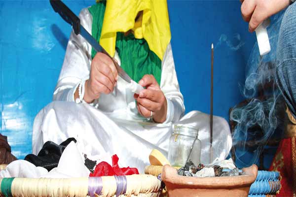 مشعوذ قتل فتاة لإخراج جني سكنها