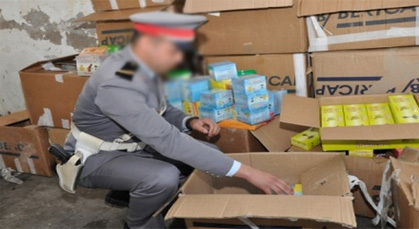 تيزنيت:الدرك يقتحم مستودعا للمواد المهربة بتيغمي ويحجز مجموعة من السلع تيزنيت:الدرك يقتحم مستودعا للمواد المهربة بتيغمي ويحجز مجموعة من السلع