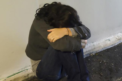 أب يستغل ابنته القاصر جنسيا 4 سنوات أب يستغل ابنته القاصر جنسيا 4 سنوات