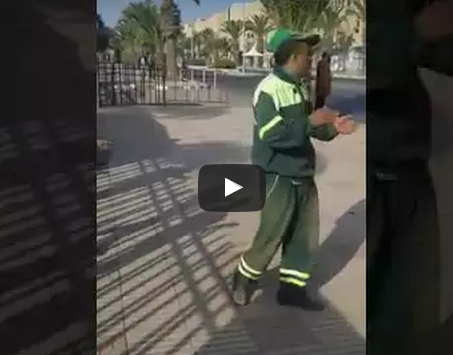 سلطات تيزنيت تصادر لافته عامل النظافة في قطاع الإنعاش الوطني المُعتصم أمام العمالة سلطات تيزنيت تصادر لافته عامل النظافة في قطاع الإنعاش الوطني المُعتصم أمام العمالة