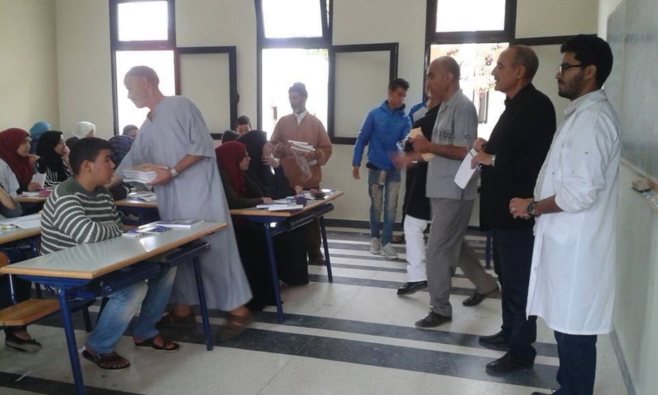 تيزنيت: جمعية آباء و أولياء تلاميذ الثانوية التأهيلية أركان توزع 1000 روجستر على التلاميذ تيزنيت: جمعية آباء و أولياء تلاميذ الثانوية التأهيلية أركان توزع 1000 روجستر على التلاميذ
