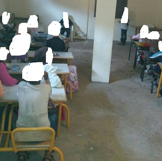 كارثة بمديرية التعليم بمراكش : أستاذة تدرس التلاميذ بمسجد( بالصور) كارثة بمديرية التعليم بمراكش : أستاذة تدرس التلاميذ بمسجد( بالصور)