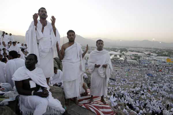 السعودية تفرض رسوما جديدا على الحجاج تصل إلى 5500 درهم السعودية تفرض رسوما جديدا على الحجاج تصل إلى 5500 درهم