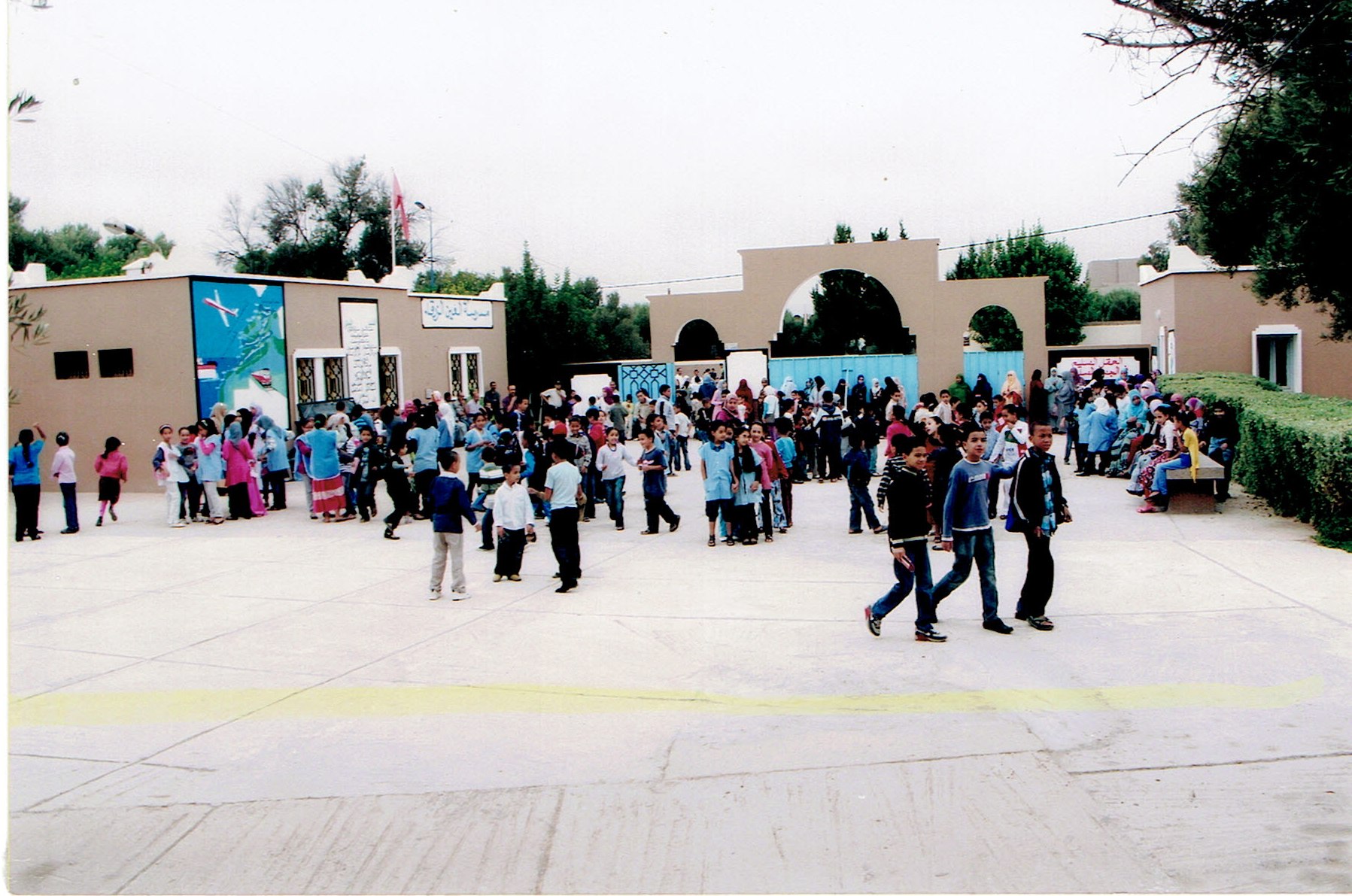 تيزنيت : مُنخرط بجمعية آباء تلامذة مدرسة العين الزرقاء مُستاء من إقدام الجمعية على اقتطاع إنخراطه السنوي مرتين تيزنيت : مُنخرط بجمعية آباء تلامذة مدرسة العين الزرقاء مُستاء من إقدام الجمعية على اقتطاع إنخراطه السنوي مرتين