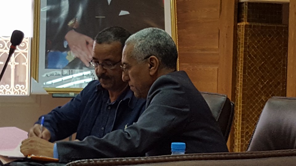 الاتحاديون بجماعة تيزنيت يحتجون على قرار رئيس المجلس بمصادرة حق المواطنين في التعبير عن مطالبهم الاتحاديون بجماعة تيزنيت يحتجون على قرار رئيس المجلس بمصادرة حق المواطنين في التعبير عن مطالبهم