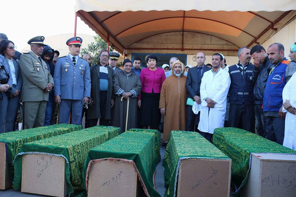 اكادير : الوالي تشرف على تسليم جثث ضحايا محرقة امسكرود اكادير : الوالي تشرف على تسليم جثث ضحايا محرقة امسكرود