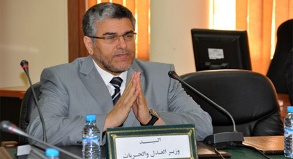 محاكمة 3 قضاة بسبب الغاء مذكرتي بحث في حق مبحوث عنهما. محاكمة 3 قضاة بسبب الغاء مذكرتي بحث في حق مبحوث عنهما.