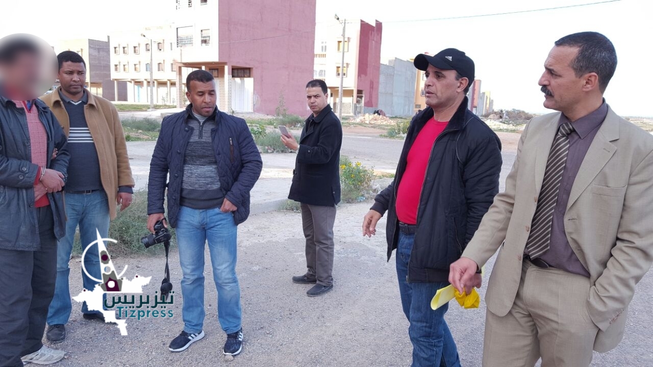تيزنيت :بالصور و الفيديو … إعادة تمثيل جرائم سرقة المنازل بطلها ثلاثيني من كلميم تيزنيت :بالصور و الفيديو … إعادة تمثيل جرائم سرقة المنازل بطلها ثلاثيني من كلميم