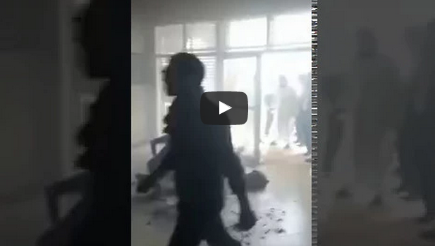 بالفيديو ..ربان سفينة يحرق نفسه أمام مندوبية الصيد بالداخلة بالفيديو ..ربان سفينة يحرق نفسه أمام مندوبية الصيد بالداخلة
