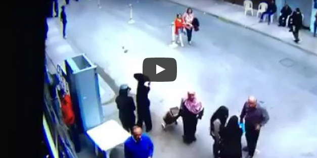 بالفيديو : مواطن مصري يصور لحظات تفجير كنيسة الإسكندرية