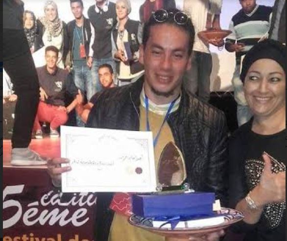 تتويج احمد راجي بجائزة أحسن ممثل في مهرجان ليالي جسور تتويج احمد راجي بجائزة أحسن ممثل في مهرجان ليالي جسور
