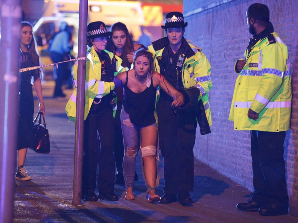 فيديو :22 قتيلا بينهم أطفال في هجوم مانشستر الانتحاري فيديو :22 قتيلا بينهم أطفال في هجوم مانشستر الانتحاري