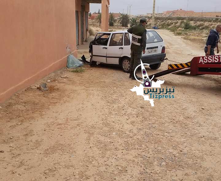 حادثة سير خطيرة جراء ارتطام سيارة بحائط منزل بأولاد جرار حادثة سير خطيرة جراء ارتطام سيارة بحائط منزل بأولاد جرار
