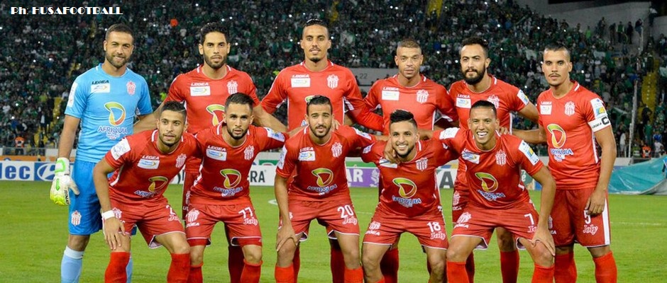 حسنية أكادير يسقط في فخ التعادل أمام ضيفه الكوكب المراكشي وينفرد بصدارة البطولة حسنية أكادير يسقط في فخ التعادل أمام ضيفه الكوكب المراكشي وينفرد بصدارة البطولة