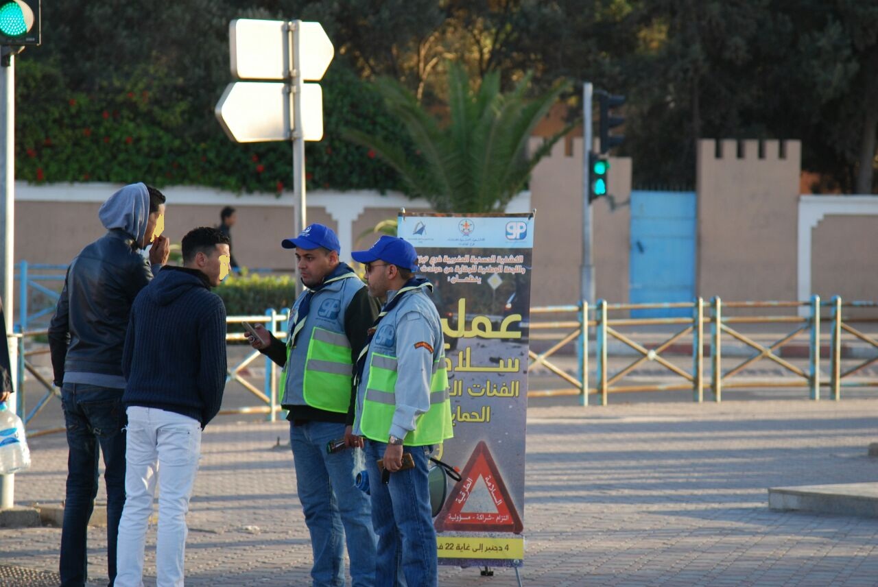 ساكنة تيزنيت تشكو ضيق ممرات الراجلين ساكنة تيزنيت تشكو ضيق ممرات الراجلين