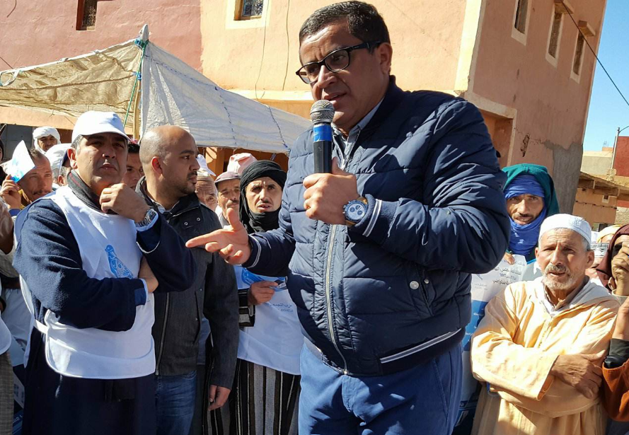 سيدي إفني :الفاعل السياسي ” سعيد أزنكوك” يؤازر ” مصطفى مشارك” ويوجه رسائل قوية لساكنة قبائل إمجاض ( فيديو ) سيدي إفني :الفاعل السياسي ” سعيد أزنكوك” يؤازر ” مصطفى مشارك” ويوجه رسائل قوية لساكنة قبائل إمجاض ( فيديو )