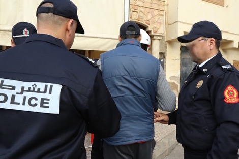 تفاصيل اعتقال برلماني استأجر منحرفين لإخراج أمه من فيلتها بالقوة ورميها في الشارع تفاصيل اعتقال برلماني استأجر منحرفين لإخراج أمه من فيلتها بالقوة ورميها في الشارع