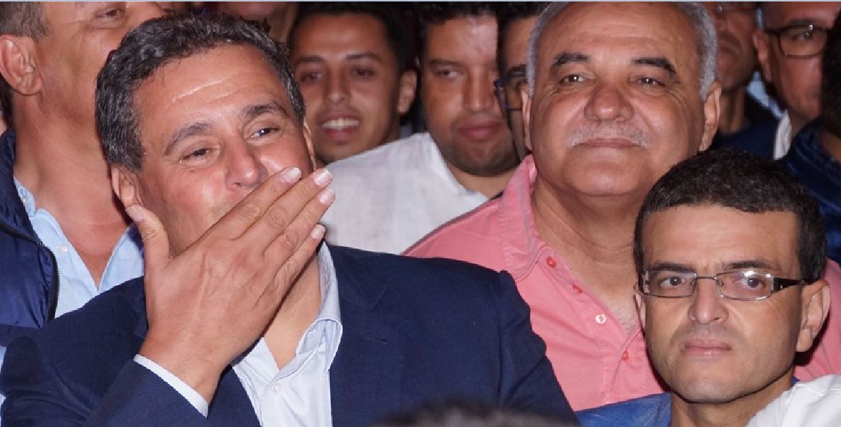 عزيز أخنوش لأول مرة .. يُتابع نجاح السهرة الختامية لمهرجان «تيمزار » ( فيديو )