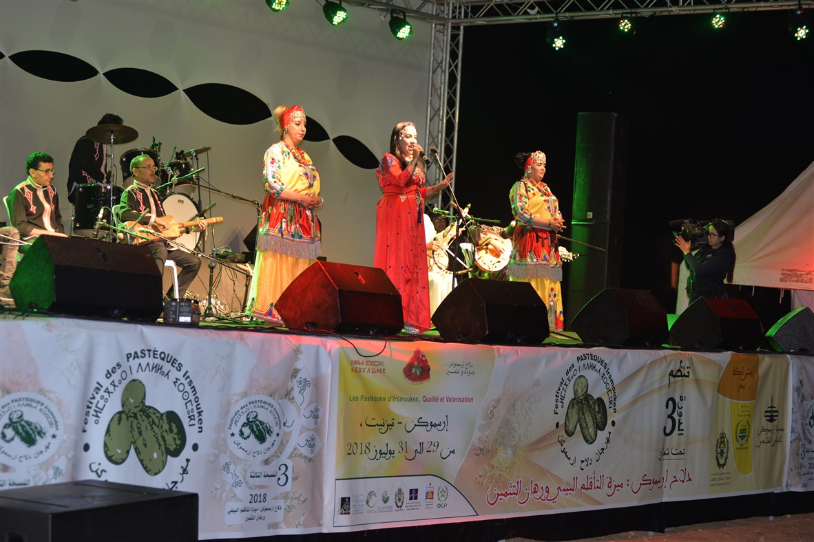 بالصور..في السهرة الثانية لمهرجان الدلاح،رسموكة عاشت ذروة الفرجة و منتهى الطرب و الفن الجميل بالصور..في السهرة الثانية لمهرجان الدلاح،رسموكة عاشت ذروة الفرجة و منتهى الطرب و الفن الجميل