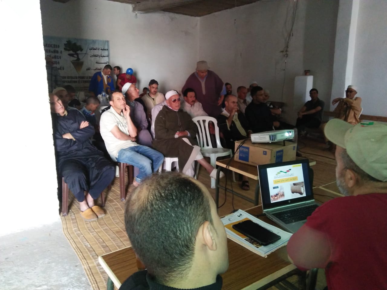 أكلو :يوم تكويني حول تقنيات تربية النحل بالكعدة أكلو :يوم تكويني حول تقنيات تربية النحل بالكعدة