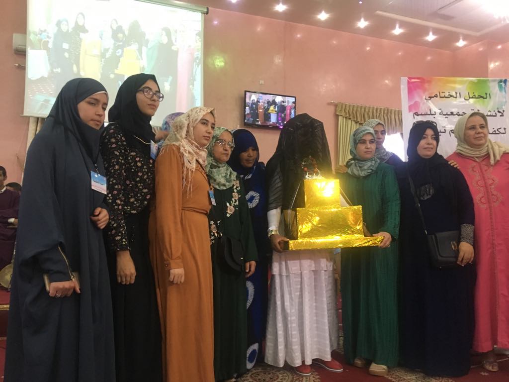 تيزنيت :أنشطة متنوعة في الحفل الختامي لجمعية بلسم ..تتويج الأرملة المثالية و احتفاء بشابتين بمناسبة زفافهما تيزنيت :أنشطة متنوعة في الحفل الختامي لجمعية بلسم ..تتويج الأرملة المثالية و احتفاء بشابتين بمناسبة زفافهما