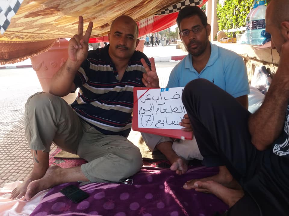 تيزنيت: بعد اليوم السابع من الإضراب عن الطعام…بلاغ للفرع المحلي للجمعية الوطنية لحملة الشهادات تيزنيت: بعد اليوم السابع من الإضراب عن الطعام…بلاغ للفرع المحلي للجمعية الوطنية لحملة الشهادات