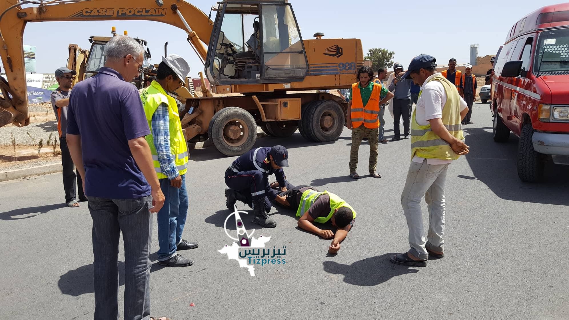 تيزنيت :بالصور و الفيديو ..مُقاول يكشف اختلالات بمشروع سكني واعتصام عمال أمام مكتب البيع تيزنيت :بالصور و الفيديو ..مُقاول يكشف اختلالات بمشروع سكني واعتصام عمال أمام مكتب البيع