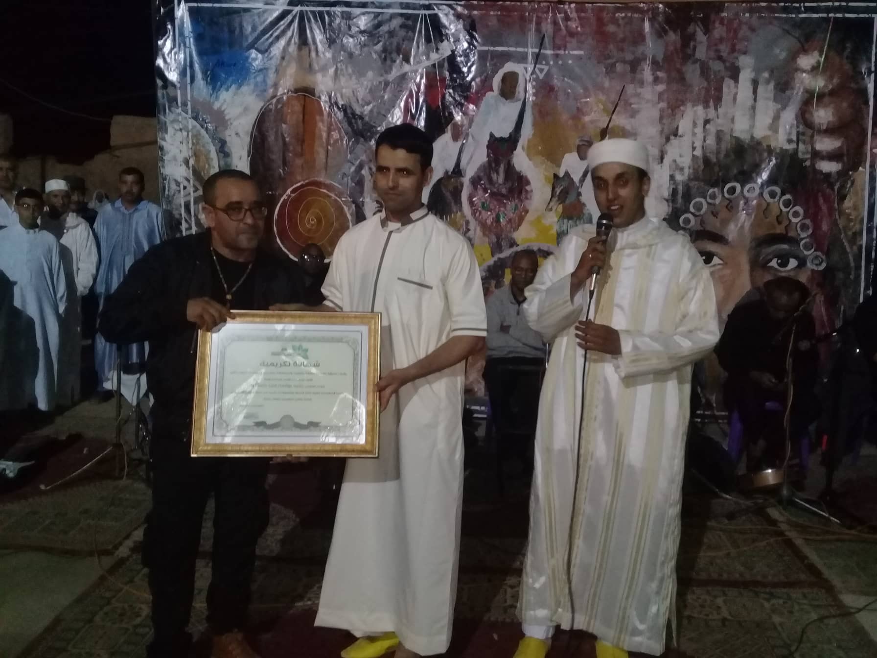 المعدر الكبير: جمعية تامونت تكرم الفنان رشيد اسلال المعدر الكبير: جمعية تامونت تكرم الفنان رشيد اسلال