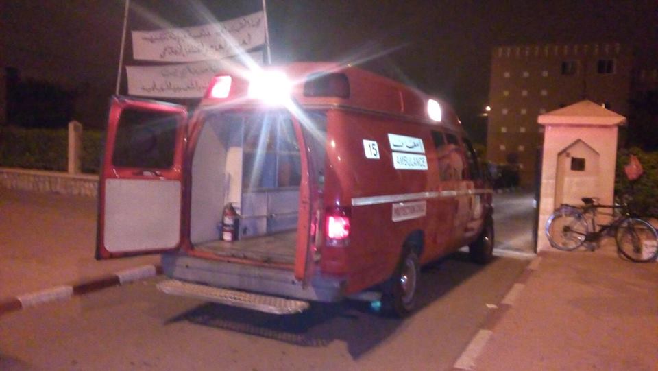 تيزنيت : بعد 7 أيام من الإضراب عن الطعام.. سقوط “جعا” مغمى عليه في معتصمه أمام مقري الجماعة و الباشوية تيزنيت : بعد 7 أيام من الإضراب عن الطعام.. سقوط “جعا” مغمى عليه في معتصمه أمام مقري الجماعة و الباشوية