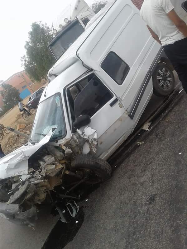 حادثة سير بين أولاد جرار وتزنيت تسفر عن خسائر مادية جسيمة حادثة سير بين أولاد جرار وتزنيت تسفر عن خسائر مادية جسيمة