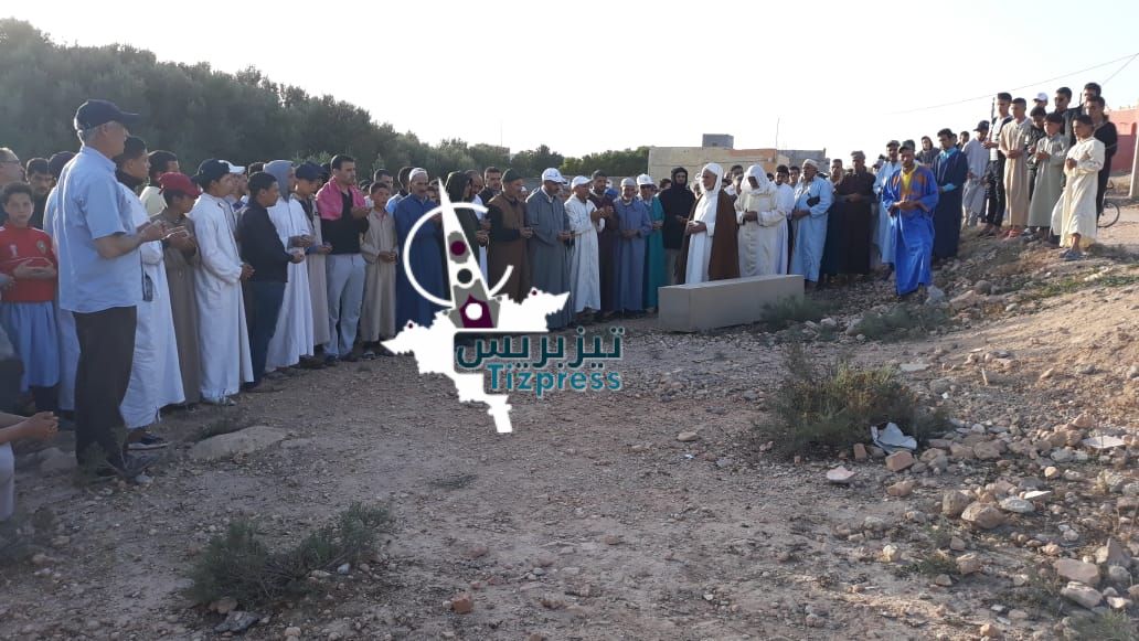 بالصور ..جنازة حاشدة ترافق الطالب “حسين” إلى مثواه الأخير بأولاد جرار بالصور ..جنازة حاشدة ترافق الطالب “حسين” إلى مثواه الأخير بأولاد جرار
