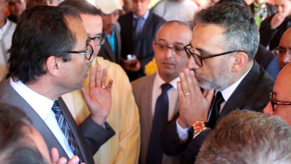 صراع حزبين ينفجر في نشاط بأولاد جرار: « مشاداة كلامية» بين وزير التجهيز ورئيس المجلس الاقليمي لتيزنيت صراع حزبين ينفجر في نشاط بأولاد جرار: « مشاداة كلامية» بين وزير التجهيز ورئيس المجلس الاقليمي لتيزنيت