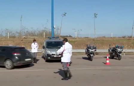 تيزنيت : الدرك يحجز شاحنة محملة بكميات مهمة من المواد الغذائية المدعمة تيزنيت : الدرك يحجز شاحنة محملة بكميات مهمة من المواد الغذائية المدعمة