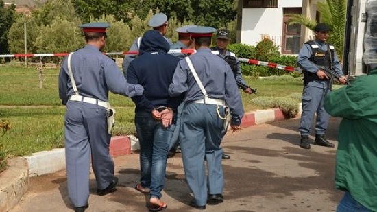 تيزنيت : الدرك يفلح في فك لغز جريمة اعتداء شاب على رجل ثلاثيني بعد تعريضه للسرقة تيزنيت : الدرك يفلح في فك لغز جريمة اعتداء شاب على رجل ثلاثيني بعد تعريضه للسرقة