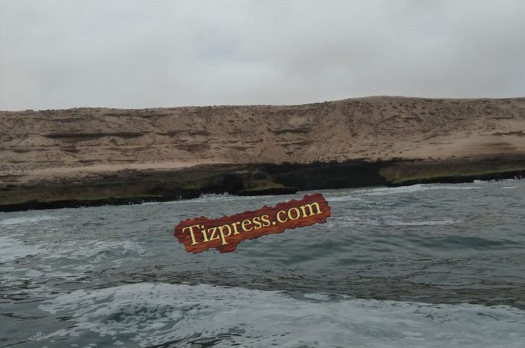 تيزنيت :الضفادع البشرية تواصل البحث عن جثمان الغريق بشاطئ ” المصيدة” تيزنيت :الضفادع البشرية تواصل البحث عن جثمان الغريق بشاطئ ” المصيدة”
