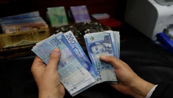 بنكي يختلس 200 مليون ويفر هاربا إلى الخارج بنكي يختلس 200 مليون ويفر هاربا إلى الخارج